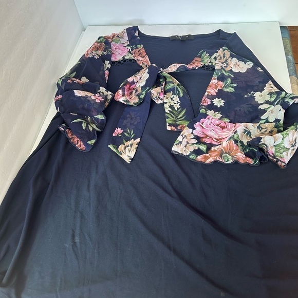 NWOT Liz Mcoy Navy Knit Top With Chiffon Floral Tie and Short Sleeves - Picture 5 of 11